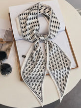 Load image into Gallery viewer, White &amp; Black Chain Print Scarf
