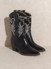 Load image into Gallery viewer, Black Embroidered Western Boots
